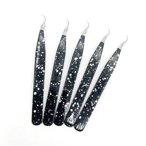 Pinzas de Precisión para Pestañas de Acero Inoxidable con Diseño de Puntos Negros y Punta Suave para Aplicación de Extensiones de Pestañas - Product Image 1