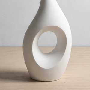 แจกันสีขาวสไตล์มินิมอลสำหรับตกแต่งบ้าน ดีไซน์แบบโปร่ง ศิลปะประติมากรรมตกแต่งบ้าน ห้องนั่งเล่น สำนักงาน ของตกแต่งบนโต๊ะ - Product Image 5