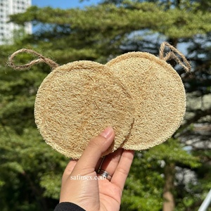 Tampons exfoliants en loofah naturel biologique, utilisation corporelle, taille personnalisée, éponges de bain et de cuisine, tampons plats en luffa, service d'emballage OEM au Vietnam - Product Image 2