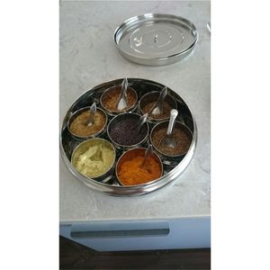 Boîte à épices robuste en acier inoxydable, boîte à masala ronde avec plusieurs compartiments, mini-cuillères, ustensiles de cuisine, fournisseur en gros - Product Image 1