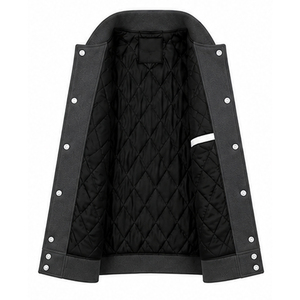 Veste varsity tendance, conçue avec une douceur supérieure et une structure durable pour un style quotidien moderne, décontracté et sportif. - Product Image 3