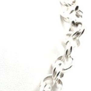 Collar AKA de Triple Eslabón, Elegante Cadena Chapada en Oro, Joyería para Mujer, Accesorio de Moda de Lujo con un Elegante Diseño de Triple Eslabón - Product Image 2
