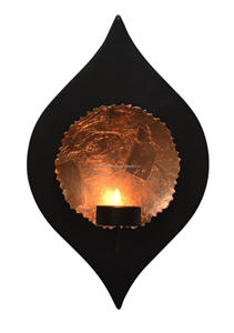 Lanterne décorative de Noël pour intérieur en or noir et or de forme ovale murale en métal faite à la main de marque IHA - Product Image 5