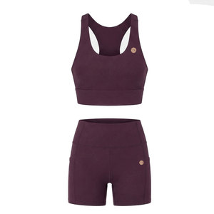 Ensemble de sport côtelé sans couture élégant pour femme – Soutien-gorge de sport ajusté et short – Tenue de sport deux pièces confortable en matière douce et extensible - Product Image 5