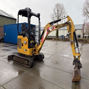 Mini-excavatrice puissante CAT 301.7 CR conçue pour une performance de creusement fluide, une taille compacte, une haute efficacité et une robustesse. - Product Image 3