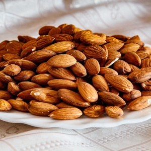 Amandes blanchies séchées de qualité supérieure en vrac pour les acheteurs de snacks sains et les exportateurs internationaux d'ingrédients à base de noix - Product Image 5
