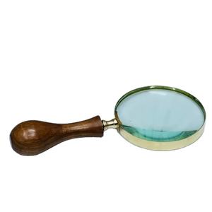 Loupe artisanale durable de 4 pouces en laiton avec poignée ronde en bois - Product Image 1