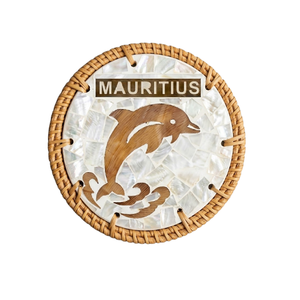 Posavasos Artesanal de Concha con Borde de Ratán, Protector Térmico de Concha Marina Natural, Accesorio Decorativo Ecológico para Cocina - Product Image 1