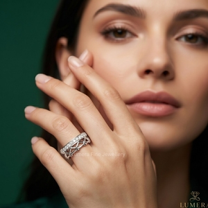 Bague d'éternité de luxe en moissanite imitation diamant pour femme, motif ajouré, empilable, plaqué rhodium, certifiée IGI - Product Image 4