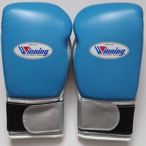 ถุงมือชกมวยคุณภาพสูงสั่งทำพิเศษ สวมใส่สบายพร้อมสายรัดปรับได้ ผลิตจากหนังแท้ สีฟ้าและสีขาว - Product Image 2