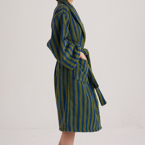 SMOOTH Albornoz con Capucha Retro a Cuadros y Rayas Verticales para Hombre y Mujer, de Invierno, de Algodón de Fibra Larga 32s, Tipo Toalla, Ropa de Estar por Casa Suave y Acogedora - Product Image 4