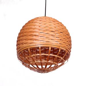 Plafonnier Boho moderne japonais en bambou, abat-jour fait à la main avec design asiatique rustique, style méditerranéen du Vietnam - Product Image 2