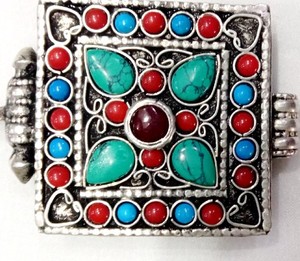 Colgantes de Aleación con Forma Ovalada y Cuadrada, con Temática Budista Tibetana Religiosa, Hechos a Mano en Nepal, Unisex - Product Image 4