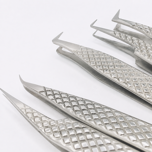 Pinzas de Precisión Plateadas para Extensión de Pestañas con Agarre de Diamante Texturizado para Artistas Profesionales de Pestañas, Estilistas y Salones - Product Image 3