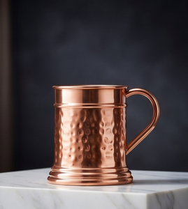 Mug en cuivre pur martelé à base cannelée et col à panneaux, en métal massif, pour bière, cocktail et barware - Product Image 1