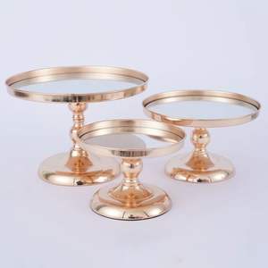 Elegante soporte de metal para pasteles, perfecto para exhibir pasteles, cupcakes y postres en fiestas, eventos y experiencias culinarias premium. - Product Image 4