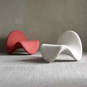 Velluto Wave Italian Minimalist Tongue Chaise Lounge 45kg en stock para vestíbulos de hoteles y espacios de vida modernos - Product Image 6