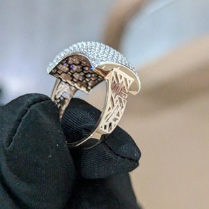 Anillo de Diamantes para Hombre con Diamante Cultivado en Laboratorio de 2.00ct, Corte Redondo, Diseño Premium, con Certificado IGI, en Venta - Product Image 3