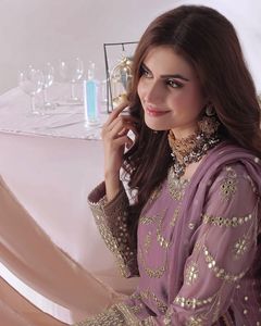 ชุดชาราร่าผ้าจอร์เจตต์หนาแบบขายส่ง งานปักลายสวยงามพร้อมงานประดับเลื่อม ชุดสำเร็จรูปสำหรับงานปาร์ตี้สไตล์อินเดีย สำหรับผู้ค้าปลีกทั่วโลก - Product Image 2