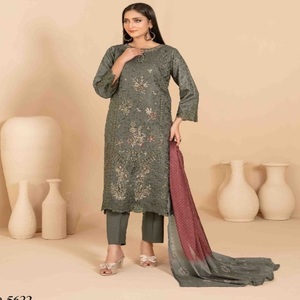 Travail de broderie pakistanaise indienne pour femmes trois pièces Saari robe Salwar Kameez brodée lourde Eid vente viscose pakistanaise - Product Image 4