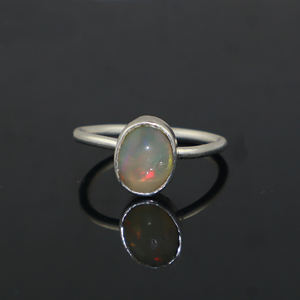 Anillo ajustable chapado en plata de ley 925 con ópalo de fuego etíope natural de diseño antiguo, forma ovalada, para mujeres y niñas. - Product Image 1