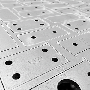 Services de découpe laser en acier inoxydable nickelé, fabrication sur mesure de tôles, pièces composantes, poinçonnage perforé - Product Image 1