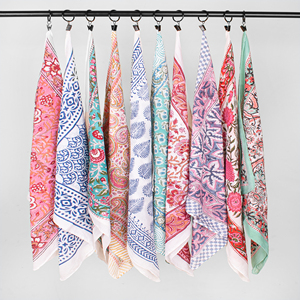 Bandana carré en coton 100% biologique, respectueux de l'environnement, teintures naturelles, imprimé à la main, foulard de mode respirant et durable en Mulmul - Product Image 3