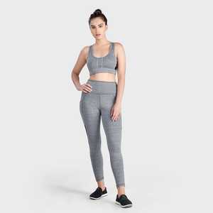 Leggings de compression à haute élasticité pour femmes - Pantalons de sport performants pour la course à pied et le cyclisme avec logo personnalisé - Product Image 4