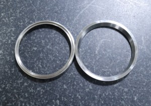 แหวนศูนย์กลางที่กำหนดเองด้วยเครื่องจักร CNC ทำจากสเตนเลสที่ผ่านการรับรอง ISO โดย vartis Engineering - Product Image 2