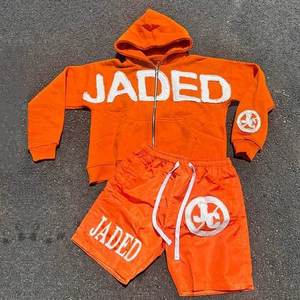 Ensemble de survêtement homme en coton avec logo brodé personnalisé, effet vieilli, comprenant un sweat à capuche oversize et un short - Product Image 4