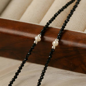 Collier baroque rétro haut de gamme en perles naturelles avec cristal noir pointu, chaîne irrégulière pour clavicule, idéal pour les pulls superposés tendance - Product Image 3