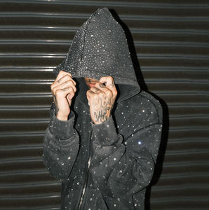 เสื้อฮู้ดดี้แบบย้อมสีพื้นสำหรับฤดูหนาว ผลิตโดย OEM แบบ Acid Wash สไตล์สตรีทแวร์ ตกแต่งด้วย Rhinestone พิมพ์ลาย  ผ้าโพลีเอสเตอร์/คอตตอน ทรงปกติ - Product Image 2