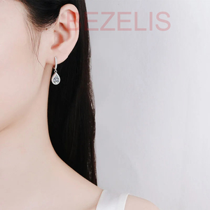 Pendientes vintage con diamantes cultivados en laboratorio sin conflictos, con oro blanco de 14k, diseñados para diamantes cultivados en laboratorio de forma ética. - Product Image 4
