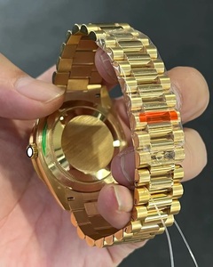 Reloj de lujo para hombre de oro amarillo, caja redonda de 36mm, cristal de zafiro, movimiento de cuarzo analógico, cierre plegable, bisel de diamantes - Product Image 3