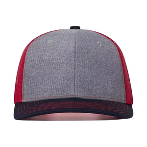 Casquette de baseball multicolore à dos en maille, devant structuré, fermeture ajustable à pression, idéale pour les sports de plein air, personnalisable pour impression et marquage. - Product Image 1