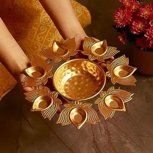 Cuenco Urli de Metal Dorado Hecho a Mano con 7 Soportes para Diya |   Cuenco Decorativo para Velas Flotantes para Diwali, Decoración del Hogar, Pooja y Festividades - Product Image 3