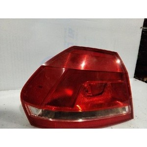 ไฟท้ายด้านนอกซ้ายมือซ้ายสำหรับรถ Passat ปี 2010-2015 มือสอง ของแท้ OEM รหัส 561945095G - Product Image 2