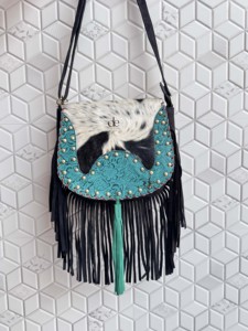 กระเป๋าถือหนังวัวแท้ แต่งพู่ห้อย ลายฉลุ ขอบสีเทอร์ควอยซ์ สไตล์ตะวันตก โบฮีเมียน กระเป๋าสะพายข้างสำหรับผู้หญิง - Product Image 4