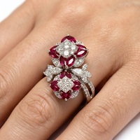 Cincin Emas Putih 18k dengan Batu Ruby Alami Model Double Blossom dan Berlian Pavé untuk Pasar Perhiasan Eropa dan Inggris