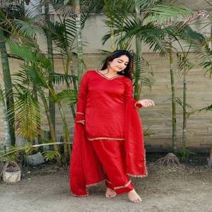 ชุดเดรสชีฟองสีเขียว VASTRA COTTAGE พร้อมผ้าคลุมไหล่ลายดิจิตอล Leheriya แบบปักลายฉลุ  บุซับในอย่างดี เหมาะสำหรับงานเฉลิมฉลอง - Product Image 2