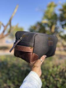 Genuine Leather Zipper Men & <b>Women</b> <b>Toiletry</b> Organizer Handmade Hot Sale Travel Cosmetic real Leather Makeup <b>Bags</b> With Handle - Product Image 3