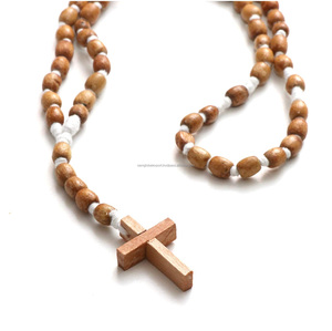 Cuentas de madera joyería cristiana religiosa regalos de Pascua collar al por mayor a granel OEM hecho a mano Rosario católico Cruz colgante Natural - Product Image 2