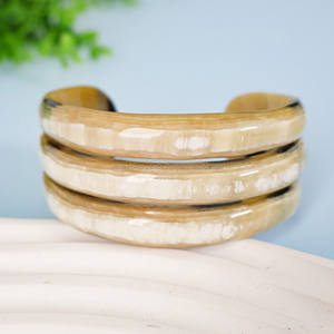 Brazaletes de cuerno de búfalo para mujeres y niñas Brazaletes tallados estilo Feng Shui con diseño de amor Artesanías naturales - Product Image 3