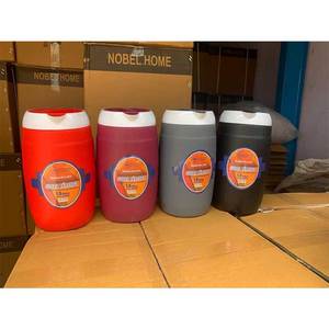 Grandes quantités disponibles, qualité exceptionnelle : Carafes et bouilloires isothermes de 1,5 litre pour restaurants et usage domestique - Product Image 1