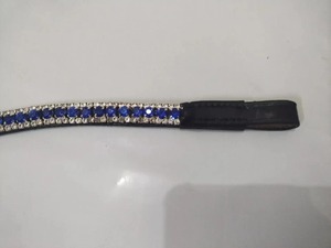 Oferta Especial: Diadema de Cuero Azul Marino, Blanco y Negro con Tres Hileras de Cristales para Brida Inglesa, Talla Completa Disponible para la Venta - Product Image 3