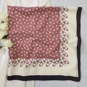 Foulard Carré en Soie Satinée Douce Premium pour Femme – Bandana Tendance, Écharpe de Tête, Foulard Cheveux, Foulard Cou, Imprimé Élégant, Designer pour Dames - Product Image 3