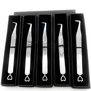 Pince à épiler RMI 90 degrés avec pointe en diamant / design en forme de cœur, emballage en boîte noire - Product Image 2