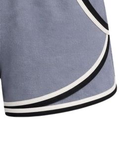 Shorts de sport gris pour femmes en polyester et élasthanne, respirants, avec empiècements en maille, taille élastique et cordon de serrage, pour la gym, la course, l'entraînement et les loisirs - Product Image 5