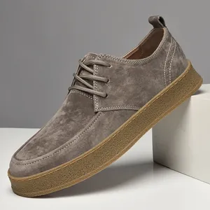 Chaussure décontractée pour homme en daim, à lacets, style outdoor, tendance, à semelle épaisse, durable, légère et confortable pour la marche - Product Image 1