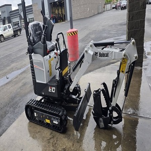 Mini-excavatrice Bobcat E10 efficace avec des dimensions compactes, une forte capacité de creusement et un fonctionnement hydraulique fluide - Product Image 2